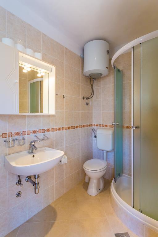 Apartments Slavica Pomena Zewnętrze zdjęcie