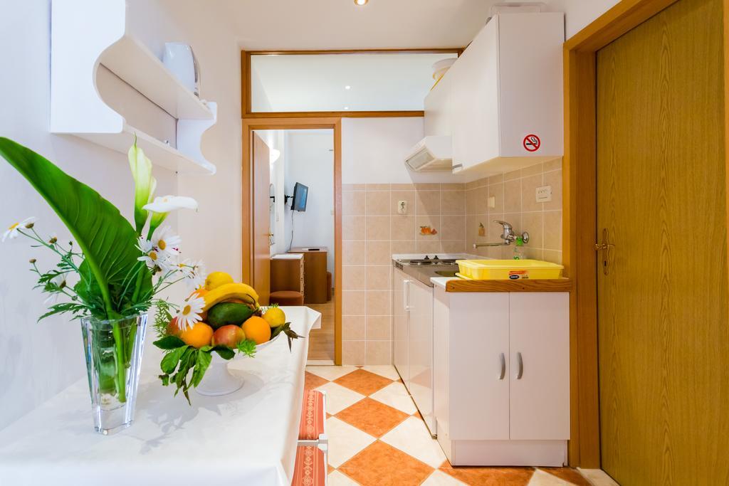 Apartments Slavica Pomena Zewnętrze zdjęcie