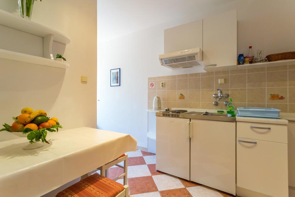 Apartments Slavica Pomena Zewnętrze zdjęcie