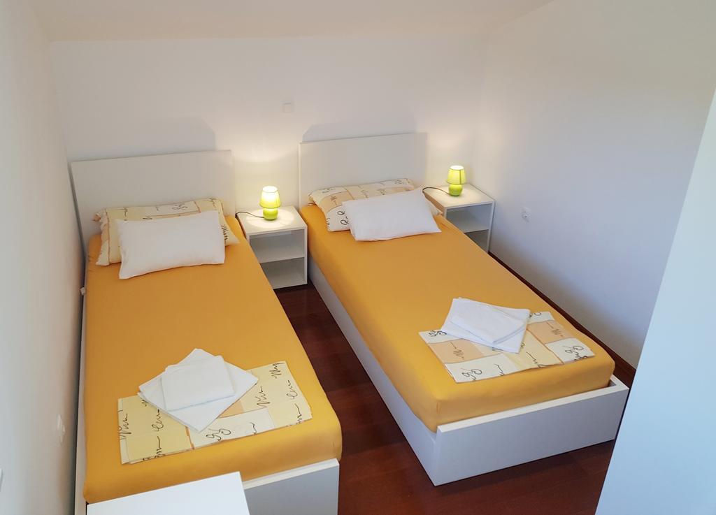 Apartments Slavica Pomena Zewnętrze zdjęcie